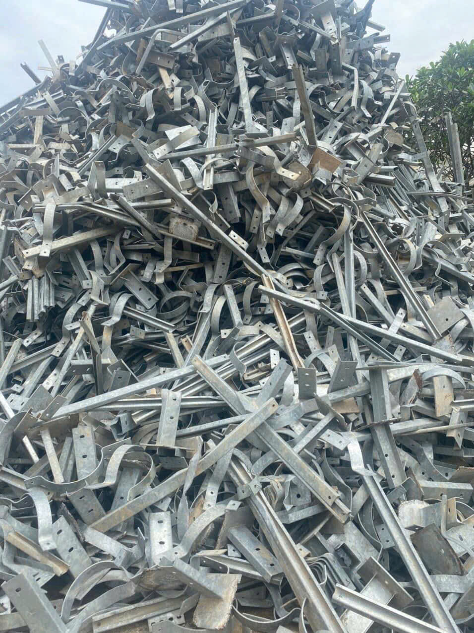 Thu mua thanh lý sắt thép nhôm đồng dây điện,dây cáp mạng phế liệu giá cao tận xưởng