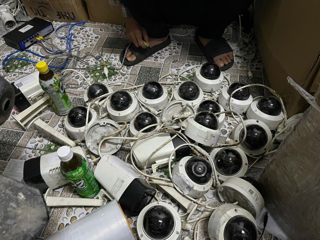 Bạn đang có camera cũ, đầu thu, thiết bị an ninh, hệ thống camera quan sát không còn sử dụng? Hãy liên hệ ngay dịch vụ thu mua camera tận nơi – thu mua tận xưởng, tận nhà giá cao của chúng tôi!