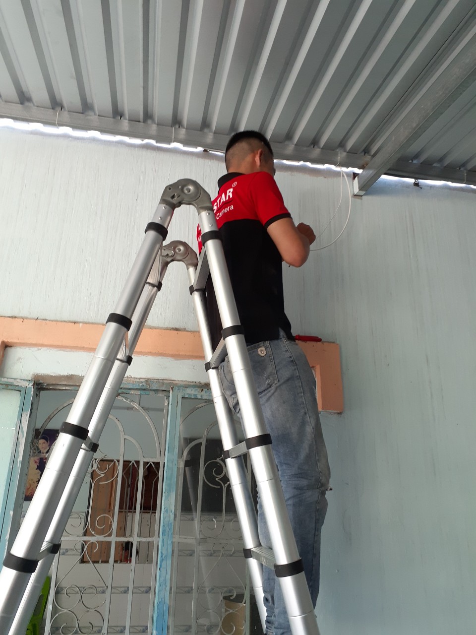 Thi công lắp đặt đi dây tai nhà dân