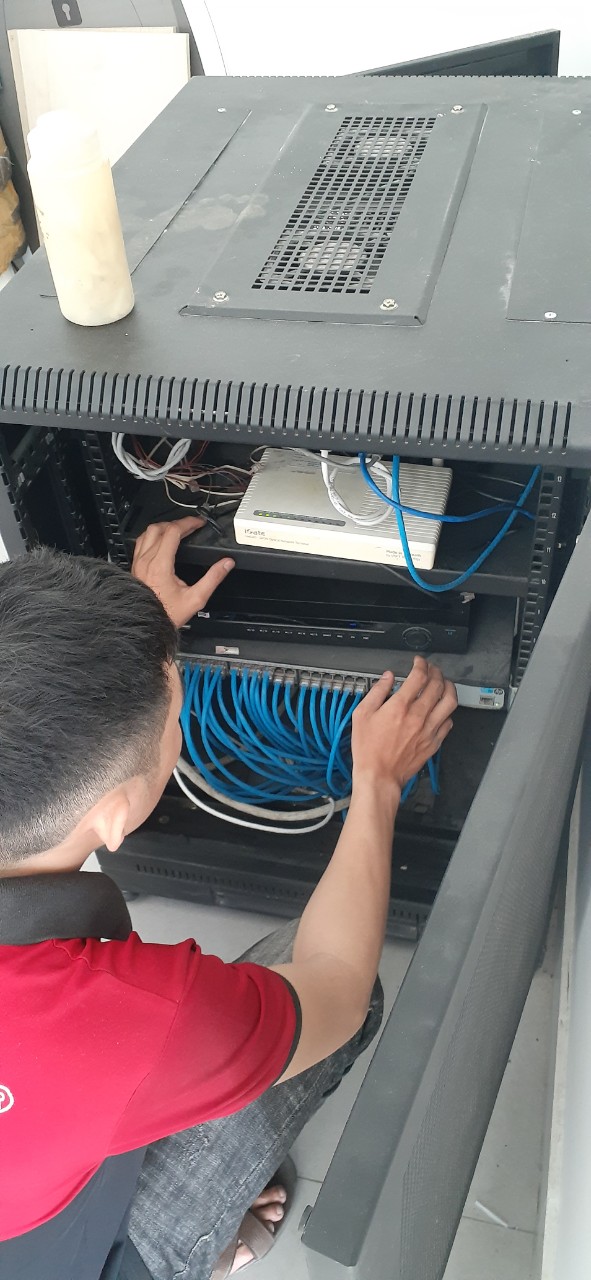 Sơ đồ hệ thống vào tủ rack POE trung tâm camera ip dành cho nhà xưởng