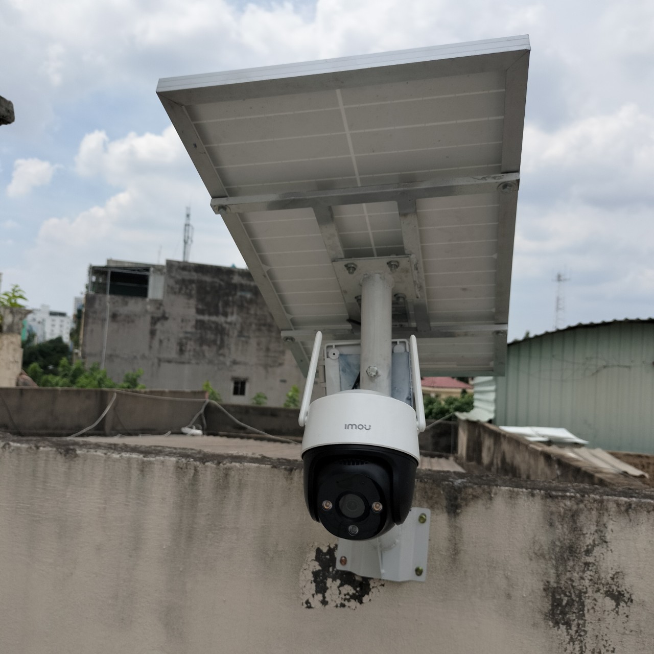 Lắp đặt camera 4G dùng sim cho vườn sầu riêng