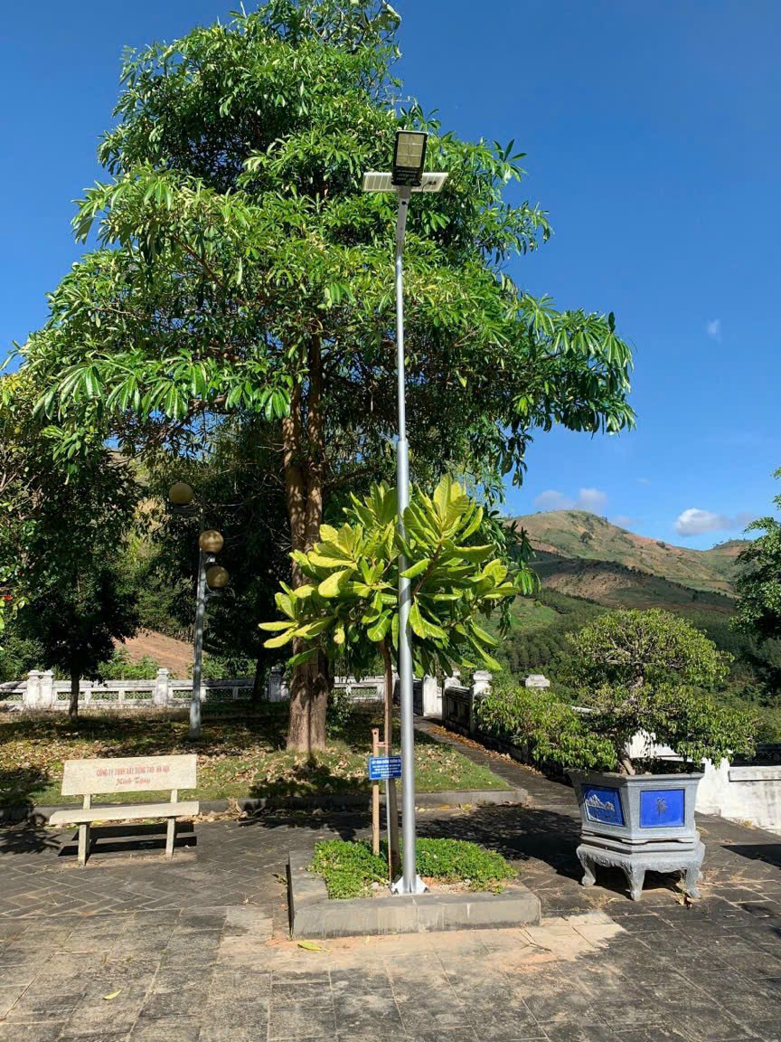 Lắp đặt đèn năng lượng mặt trời,100,200,300,500,1000w giá rẻ chất lượng tại Vĩnh Lộc ,Bình Chánh