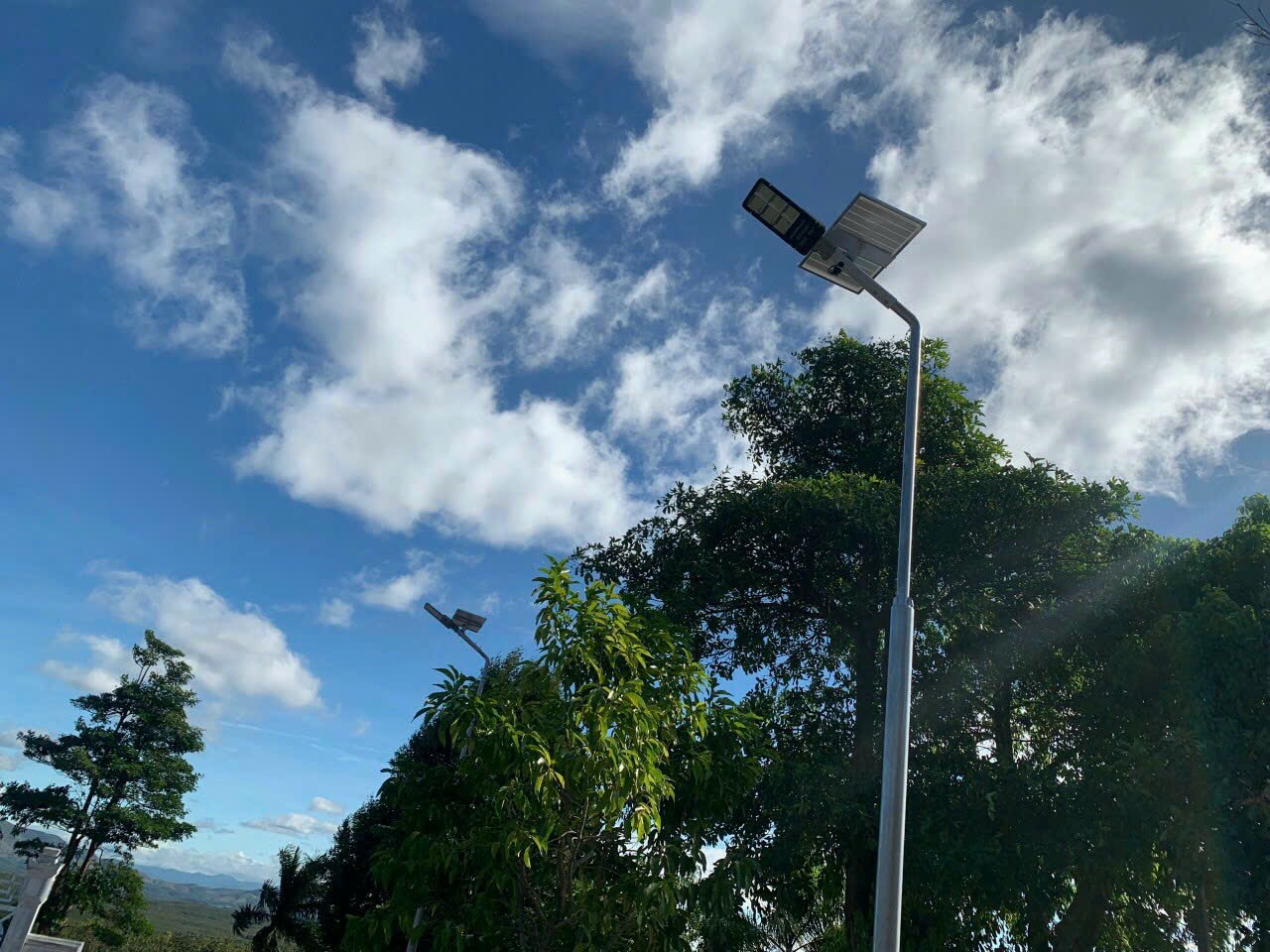 Lắp đặt đèn năng lượng mặt trời,100,200,300,500,1000w giá rẻ chất lượng tại Vĩnh Lộc ,Bình Chánh