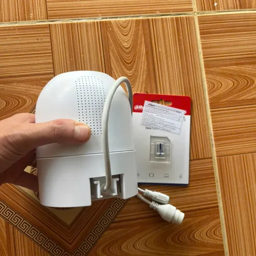 Thanh lý Mua camera wifi EZVIZ H8C-4MP ngoài trời xoay 360 âm thanh-Đàm Thoại