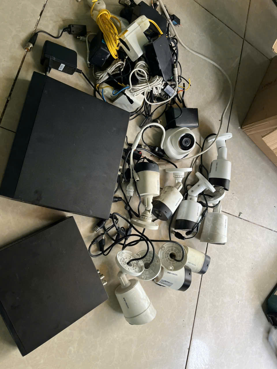 Bạn đang có camera cũ, đầu thu, thiết bị an ninh, hệ thống camera quan sát không còn sử dụng? Hãy liên hệ ngay dịch vụ thu mua camera tận nơi – thu mua tận xưởng, tận nhà giá cao của chúng tôi!