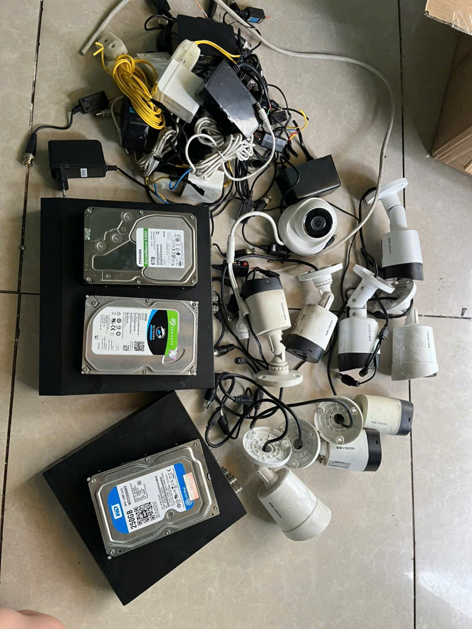 Bạn đang có camera cũ, đầu thu, thiết bị an ninh, hệ thống camera quan sát không còn sử dụng? Hãy liên hệ ngay dịch vụ thu mua camera tận nơi – thu mua tận xưởng, tận nhà giá cao của chúng tôi!