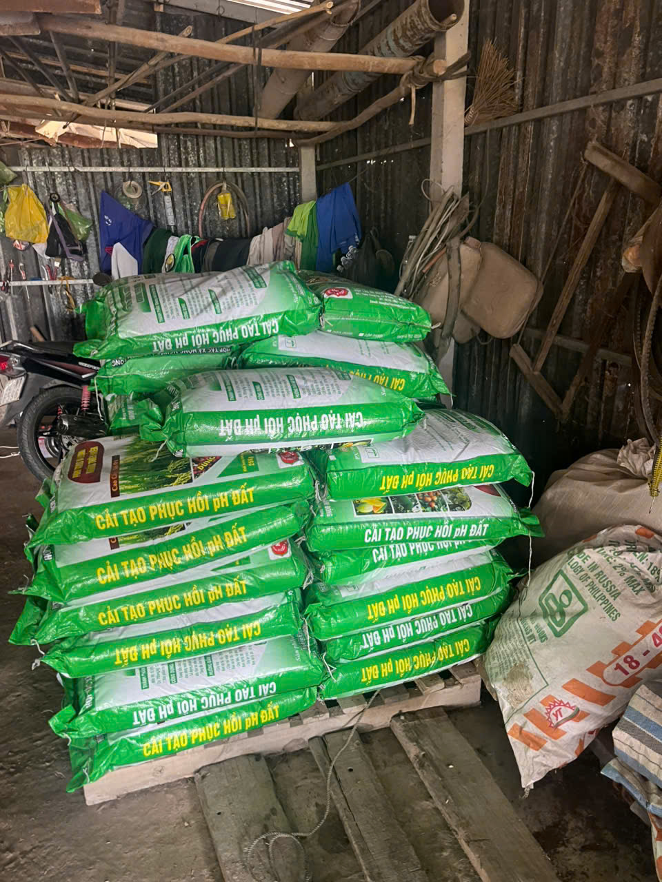 Niềm vui mùa vụ bắt đầu từ sự tin tưởng! TMG Green đồng hành cùng xã viên HTX Vĩnh Tân, giao tận tay phân khoáng Hưng Hải để đất khỏe, lúa tốt. 🌾💚 Niềm vui mùa vụ bắt đầu từ sự tin tưởng! TMG Green đồng hành cùng xã viên HTX Vĩnh Tân, giao tận tay phân khoáng Hưng Hải để đất khỏe, lúa tốt. 🌾💚
