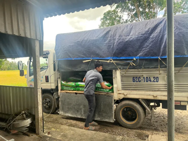 Tân Minh Giang Green Giao Phân Bón Hưng Hải Tận Nơi Cho Xã Viên HTX Vĩnh Tân