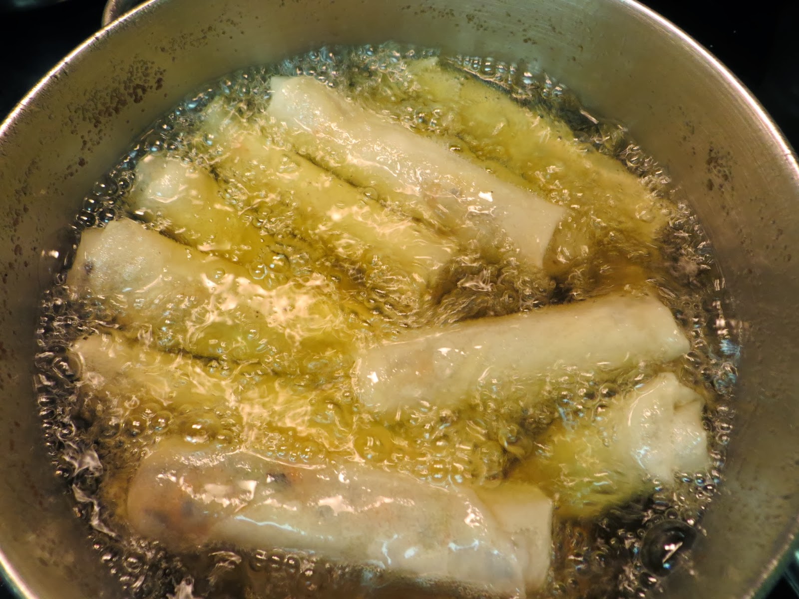 chiên chả giò nổi lên và vàng giòn là bạn có thể thưởng thức ngay chiên chả giò nổi lên và vàng giòn là bạn có thể thưởng thức ngay