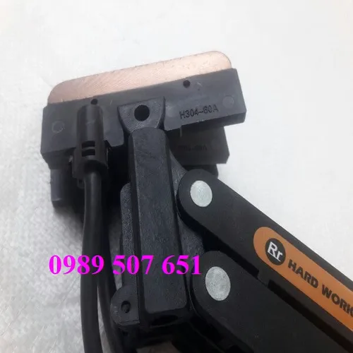 Tay lấy điện cầu trục 3P-60A model H-304