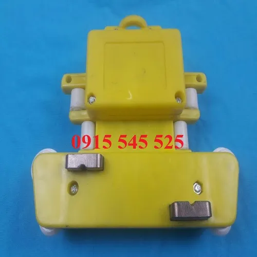 Chổi hộp vàng 4 cực