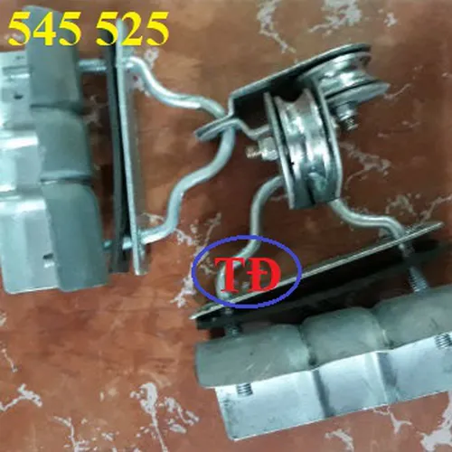 Con ròng rọc treo cáp