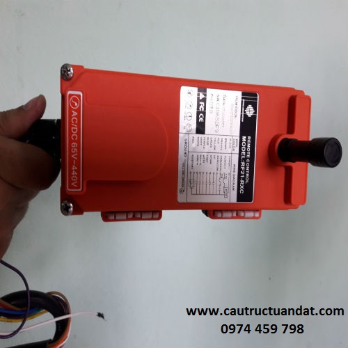 Cách lắp đặt bộ điều khiển từ xa cho cầu trục sai Cách lắp đặt bộ điều khiển từ xa cho cầu trục sai