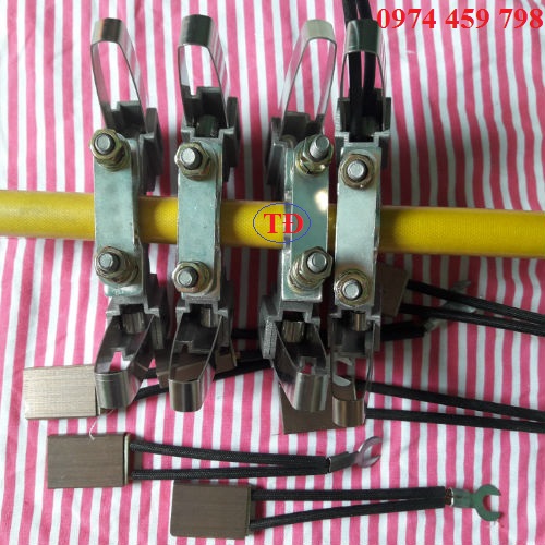 Bộ giá đỡ và than của cổ góp điện 4 pha Bộ giá đỡ và than của cổ góp điện 4 pha