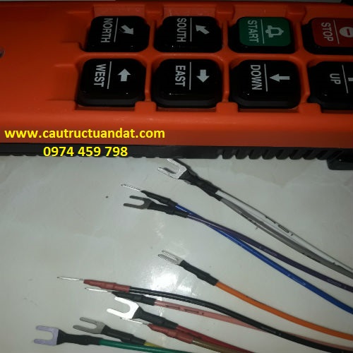 Điều khiển từ xa cầu trục lắp đặt phải ghi chú màu dây Điều khiển từ xa cầu trục lắp đặt phải ghi chú màu dây