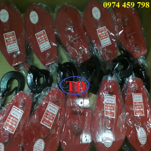 Hình ảnh móc treo ròng rọc chuẩn bị xuất kho Hình ảnh móc treo ròng rọc chuẩn bị xuất kho