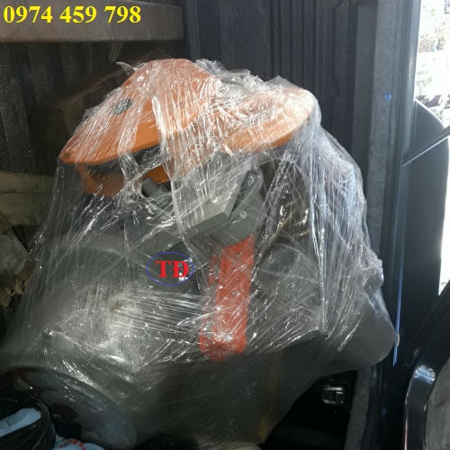 Palang cũ bao bọc cẩn thận trước khi giao cho khách hàng Palang cũ bao bọc cẩn thận trước khi giao cho khách hàng