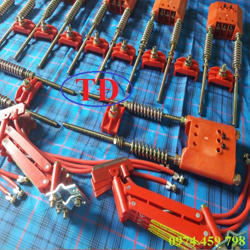 Hình ảnh các thiết bị trong hệ thống ray điện an toàn 1P, 3P, 4P, 6P chuyên dụng của cầu trục Hình ảnh các thiết bị trong hệ thống ray điện an toàn 1P, 3P, 4P, 6P chuyên dụng của cầu trục