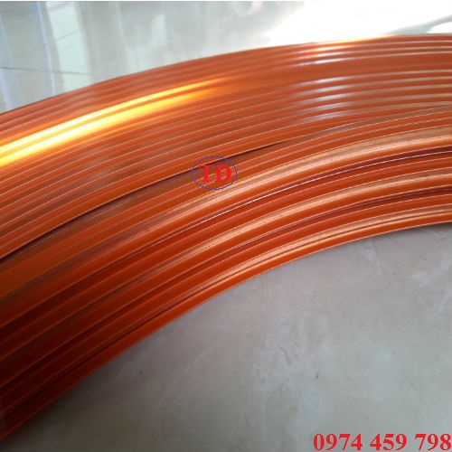 Ray điện an toàn 3P 75A có 3 rãnh đồng song song, sáng bóng Ray điện an toàn 3P 75A có 3 rãnh đồng song song, sáng bóng