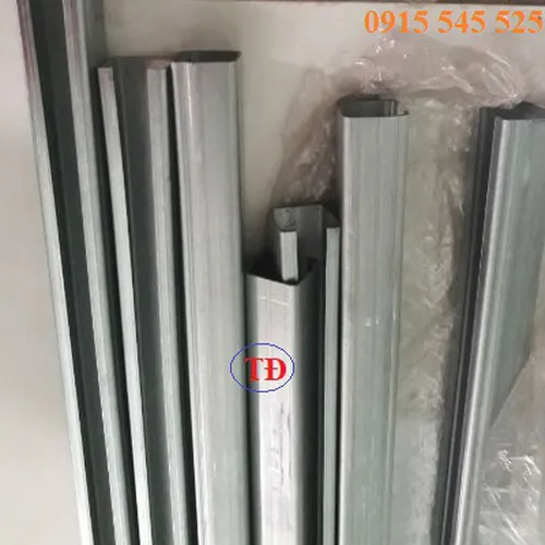 Ray C dẫn cáp cầu trục
