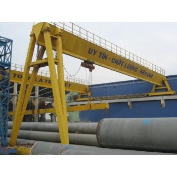 Bán cổng trục lắp đặt ở nhà máy bê tông Mô hình bán cổng trục