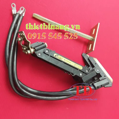 Tay lấy điện cầu trục 3P-100A Kyec