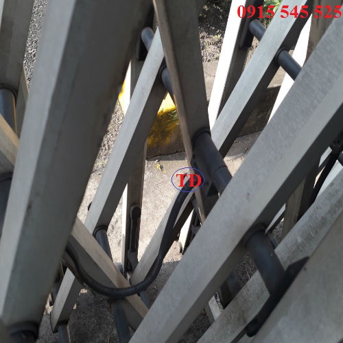 Dây cáp điện dẹt gắn vào cửa Dây cáp điện dẹt gắn vào cửa