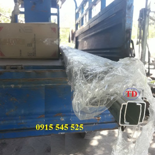 Đơn hàng ray C cầu trục được giao bằng xe lôi cải tiến Đơn hàng ray C cầu trục được giao bằng xe lôi cải tiến