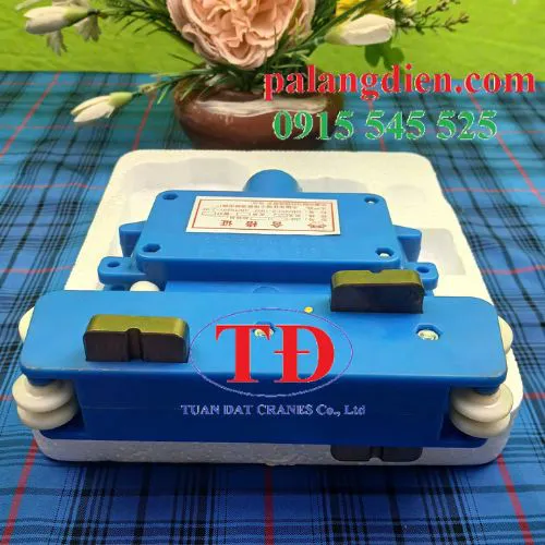 Chổi hộp xanh ray hộp kín 100A