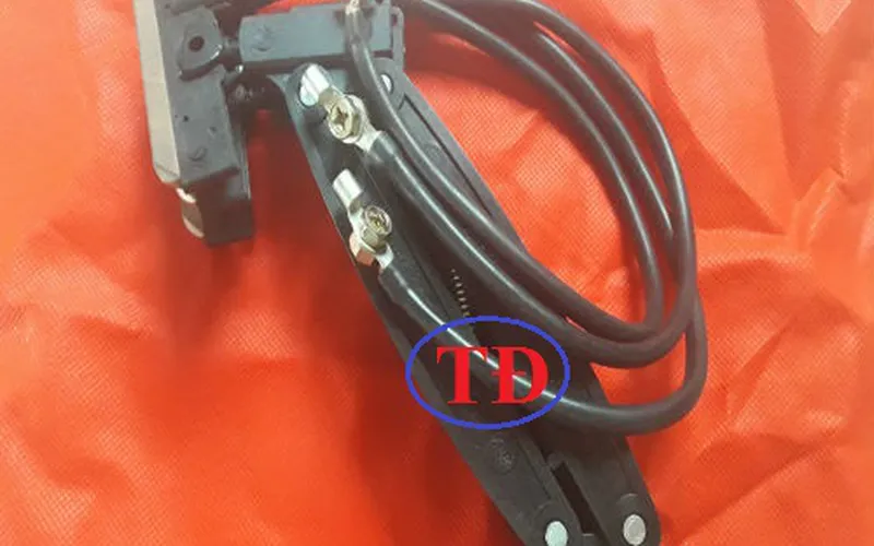 Chổi tiếp điện hiệu KYEC