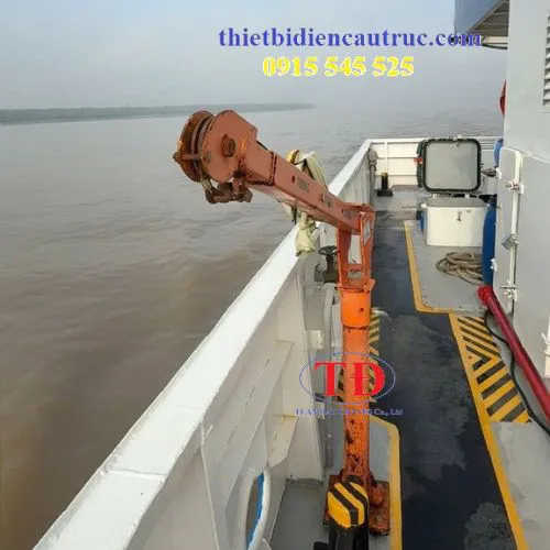 Khung cẩu quay lắp trên Ô tô, tàu biển
