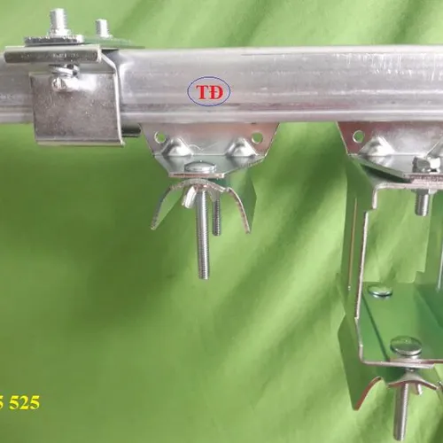 Ray sắt chữ C (3M)