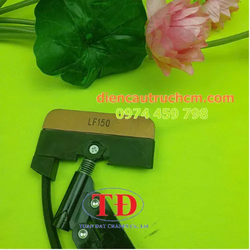 Tay lấy điện cầu trục LF150