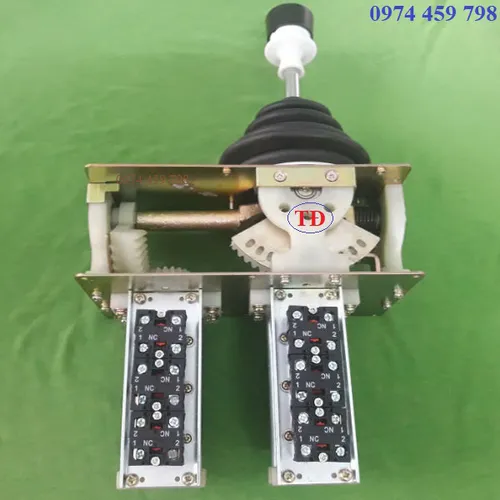 Cần gạt 4 hướng 4 cấp tốc độ