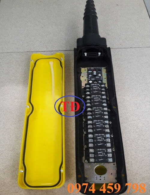 Tay bấm điều khiển cầu trục XAC-A8913 hãng Schneider Tay bấm điều khiển cầu trục XAC-A8913 hãng Schneider
