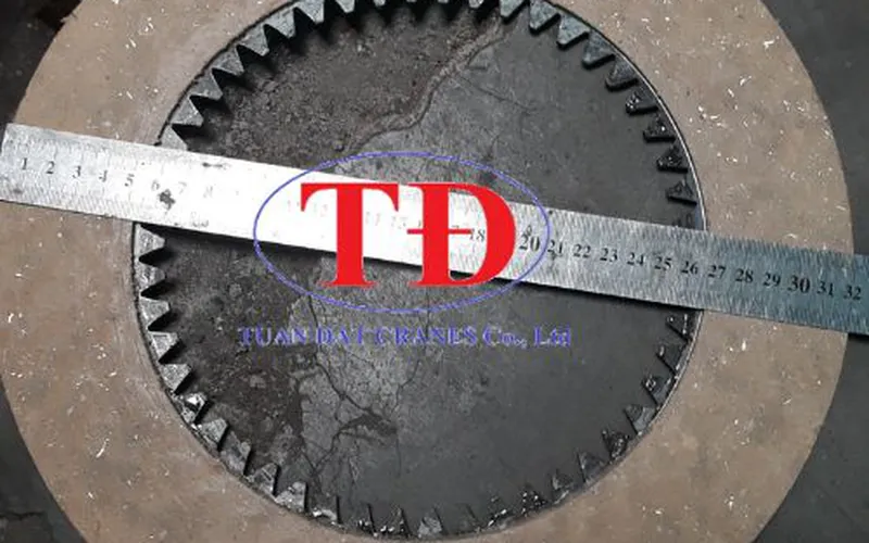 Bố thắng cầu trục giá cạnh tranh ship toàn quốc