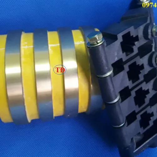 Cổ góp điện 4 pha 25x65x70