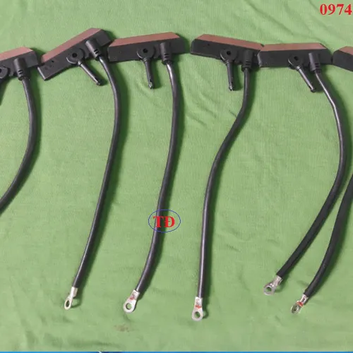 Than tay lấy điện cầu trục