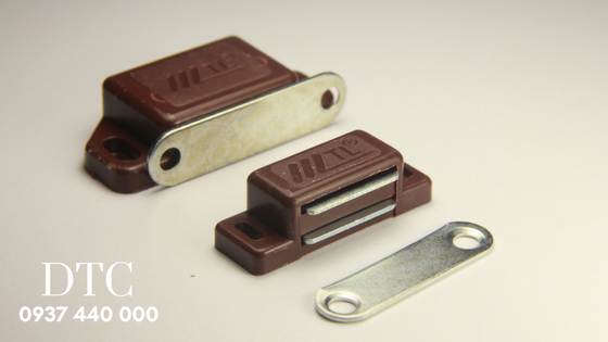 Nam châm hit cửa Nam châm hit cửa