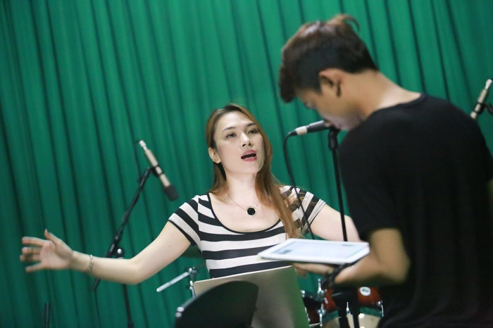 Hãy tập hát karaoke thường xuyên
