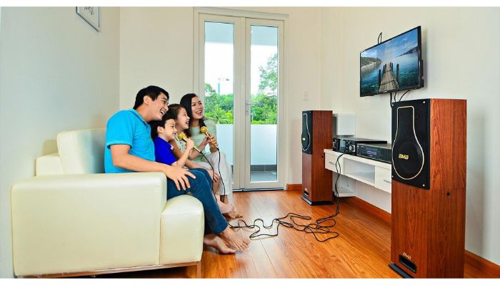 Giây phút thư giản cùng gia đình bên dàn karaoke cực chất