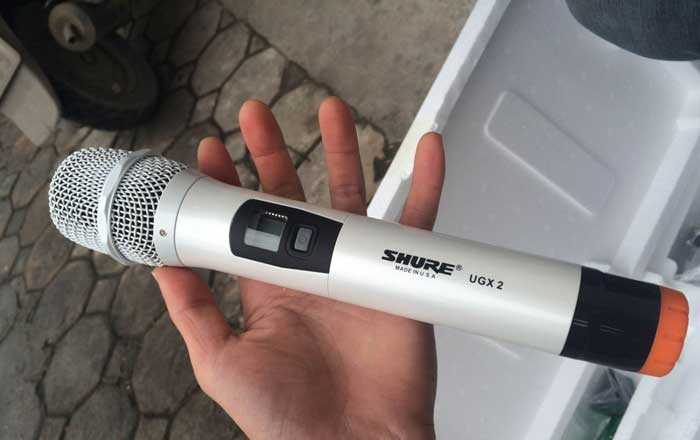 Nên dùng micro có dây hay không dây?