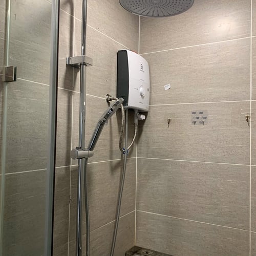 Máy nước nóng trực tiếp kèm sen cây – Tắm thư giãn với nguồn nước mạnh mẽ, áp lực ổn định