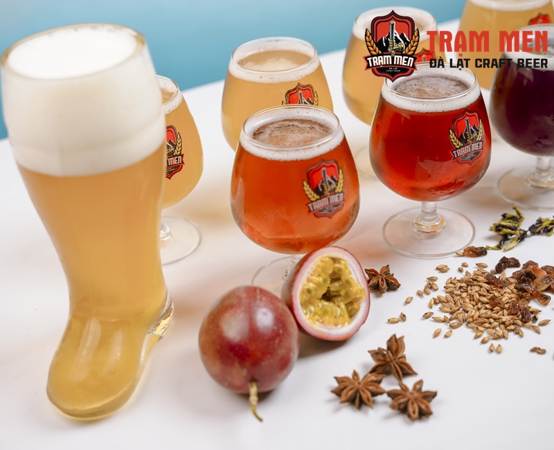 Lẩu Xuyên Tiêu hợp nhất với IPA – vị cay nồng hòa quyện cùng chút đắng nhẹ, tạo nên sự cân bằng thú vị. Lẩu Xuyên Tiêu hợp nhất với IPA – vị cay nồng hòa quyện cùng chút đắng nhẹ, tạo nên sự cân bằng thú vị.