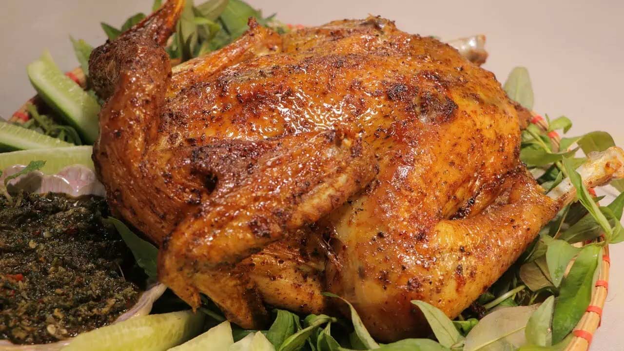 Gà nướng ướp lá mắc mật – vị ấm áp len vào từng thớ thịt Gà nướng ướp lá mắc mật – vị ấm áp len vào từng thớ thịt