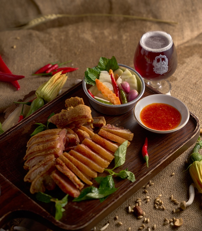 Nghệ thuật "Pairing" (ghép đôi) bia với ẩm thực là đỉnh cao của việc thưởng thức. Nghệ thuật "Pairing" (ghép đôi) bia với ẩm thực là đỉnh cao của việc thưởng thức.
