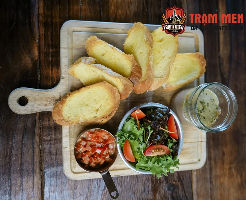 Bánh Mì Pa Tê Gan Gà