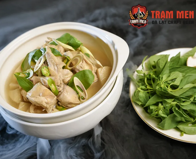 Lẩu Gà Lá É