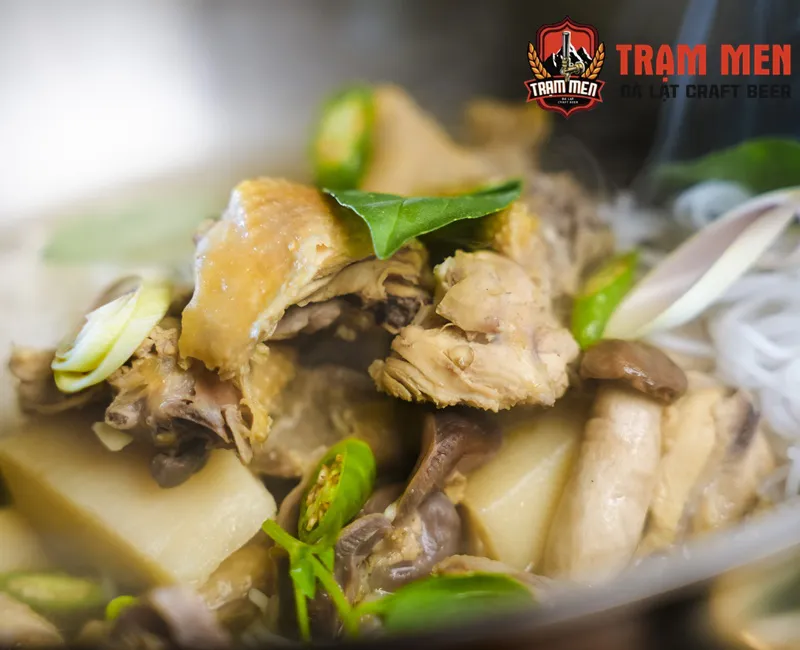 Lẩu Gà Lá É