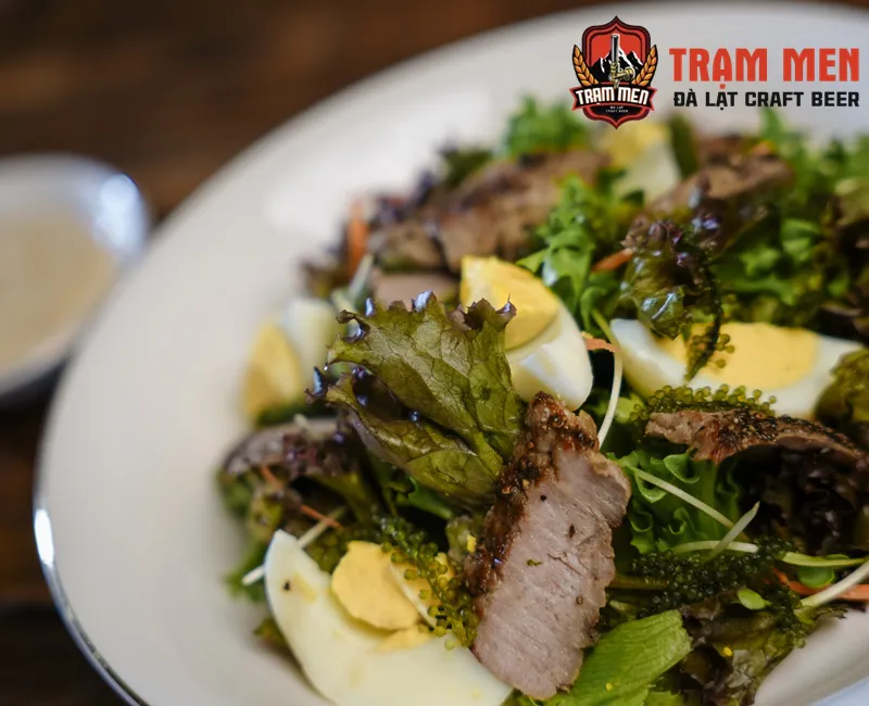 Salad Bò Trứng Sốt Mè Rang